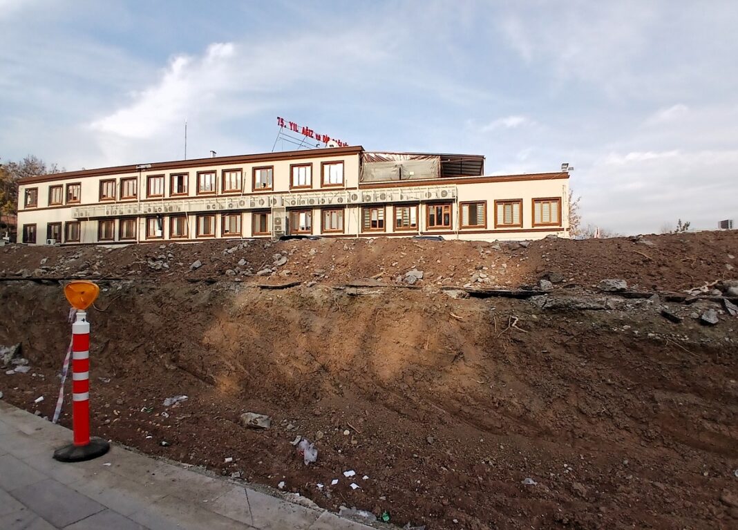 Ulucanlar 75 Yıl Ağız Diş Sağlığı Hastanesi yıpranan duvarı tadilat (2)