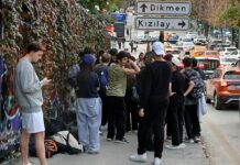 Kızılay tabelasına olan ilgi artarak devam ediyor