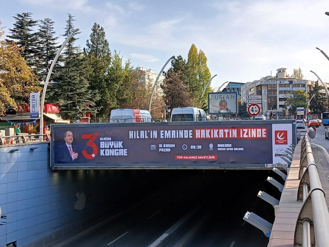 fatih erbakan yeniden refah partisi olağan büyük kongre bilboard (2)