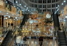 Karum Çarşısı yılbaşı arifesinde ışıl ışıl