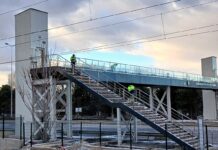 Başkent’in yaya üst geçitlerinde kar temizliği