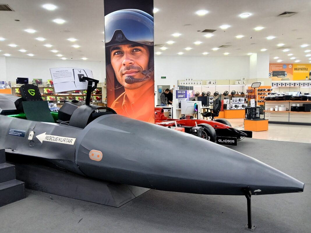 simülatör uçuş f16 savaş uçağı thrustmaster vatan bilgisayar teknoloji marketi söğütözü maket mockup (1)
