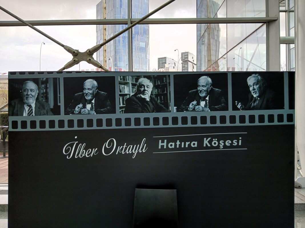 ilber ortaylı hatıra köşesi tarihçi ankara kitap fuarı congresium (1)