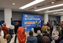 Ankara’da kitapseverler söyleşi ve imza gününde Halis Aydemir’le buluştu