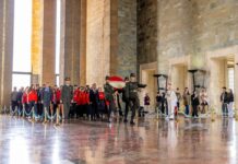 TMOK Başkanı Veli Ozan Çakır ve beraberindeki heyet Anıtkabir’i ziyaret etti