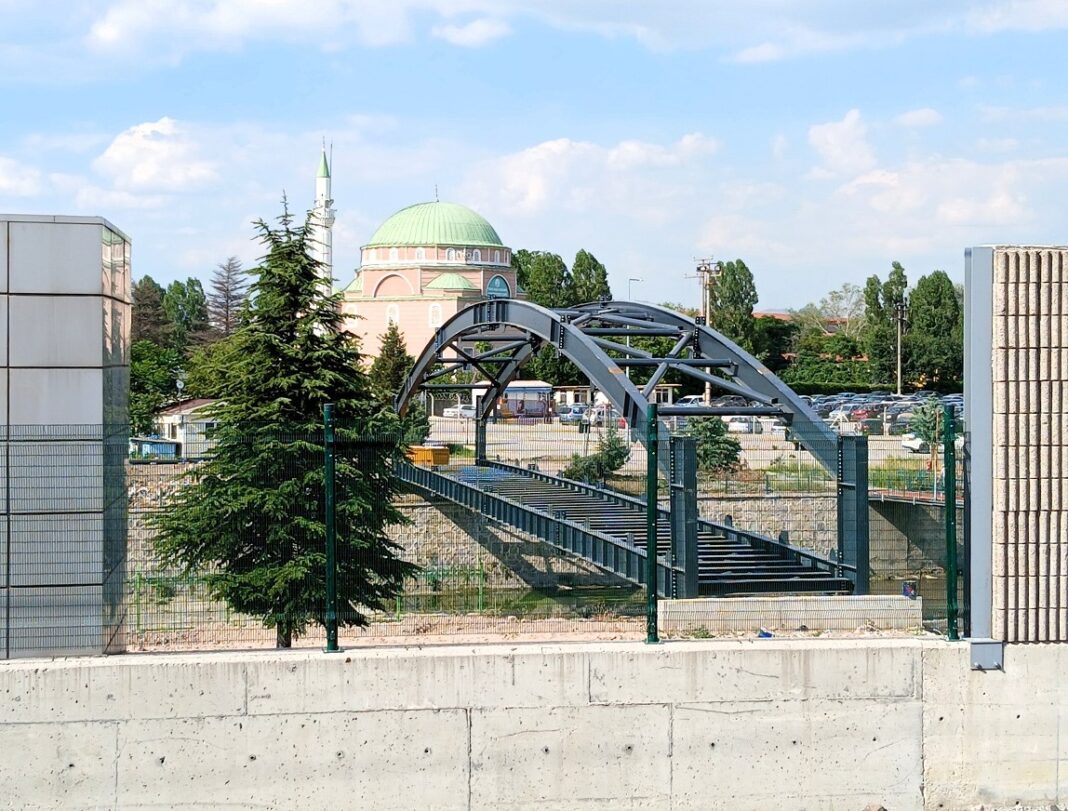 etimesgut yaya köprü banliyö türkkuşu havadurağı tren istasyon thk üniversite metal dsi bağlantı (1)