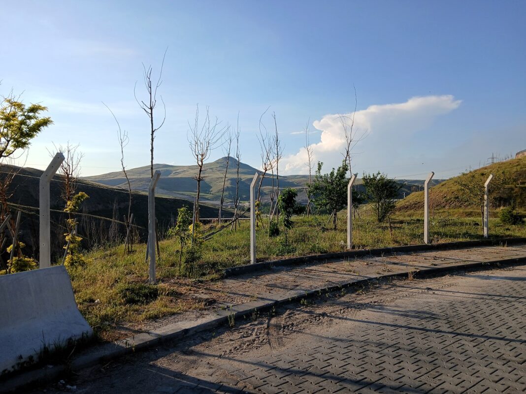 mamak ortaköy mezarlığı çit tel örgü beton direk defin alanı (1)