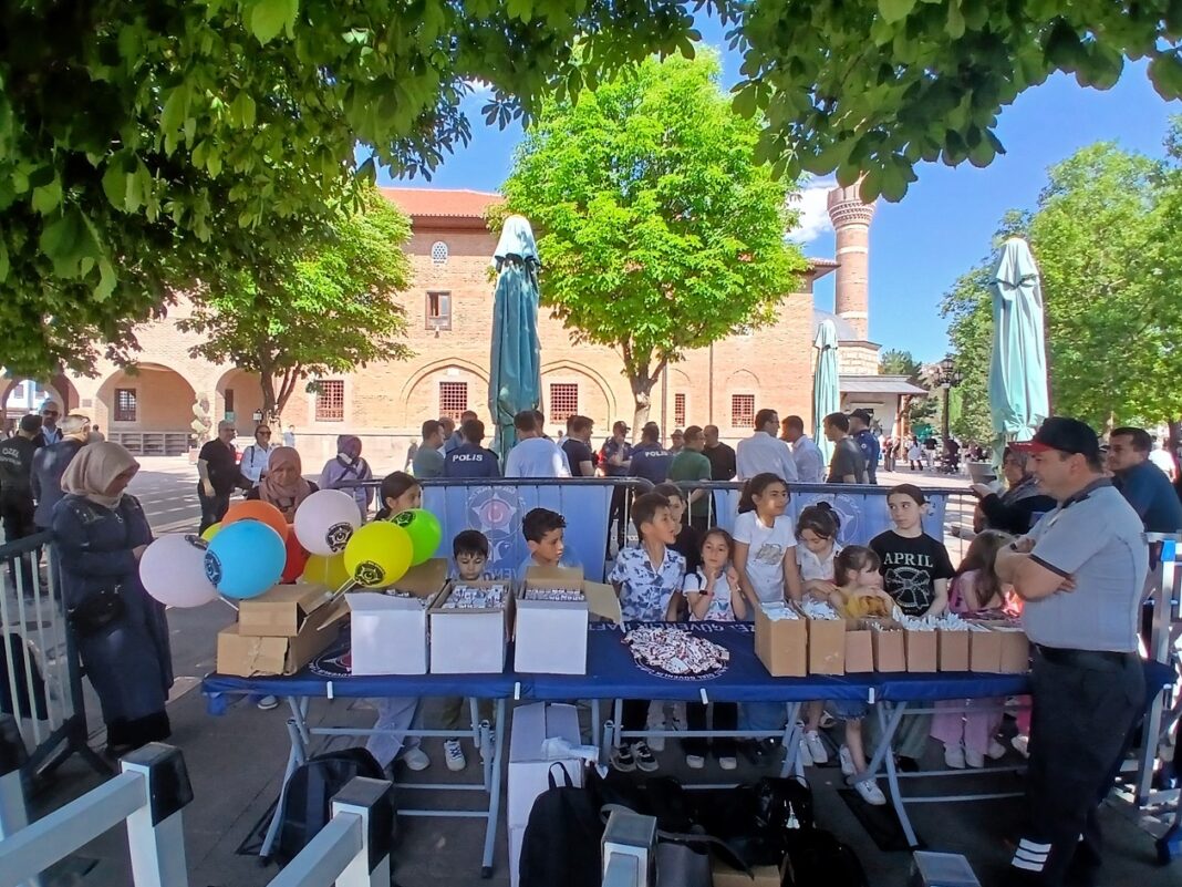 özel güvenlik günü haftası kutlamaları hacı bayram camii avlusu (3)