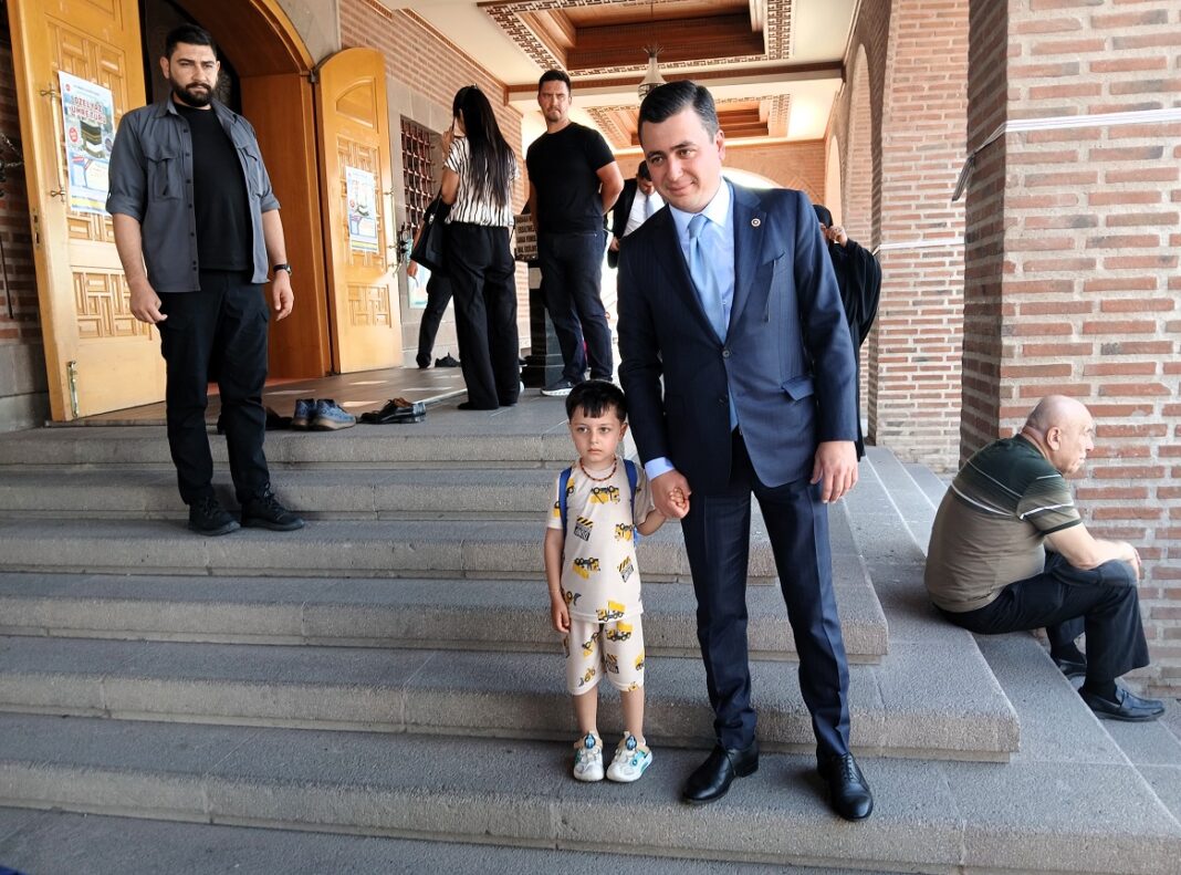 tbmm milletvekili osman gökçek ankara hacı bayram veli camii ziyaret (1)
