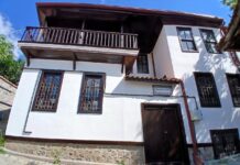 Ankara Kalesi tarihi konaklarıyla göz dolduruyor