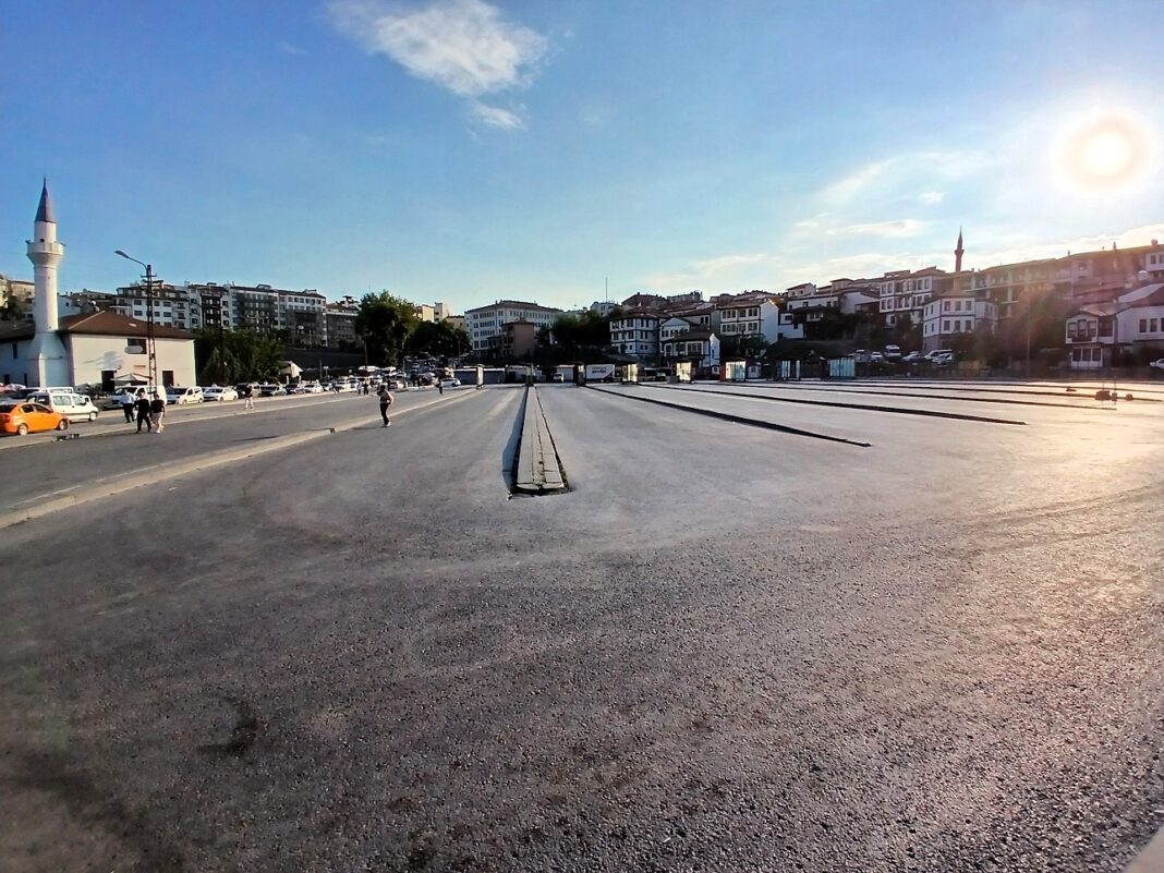 ulus eski gülbaba dolmuş durakları boş hali (2)